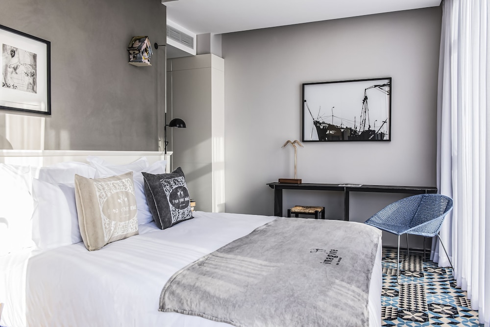 CLASSIC, DOUBLE OR TWIN BED