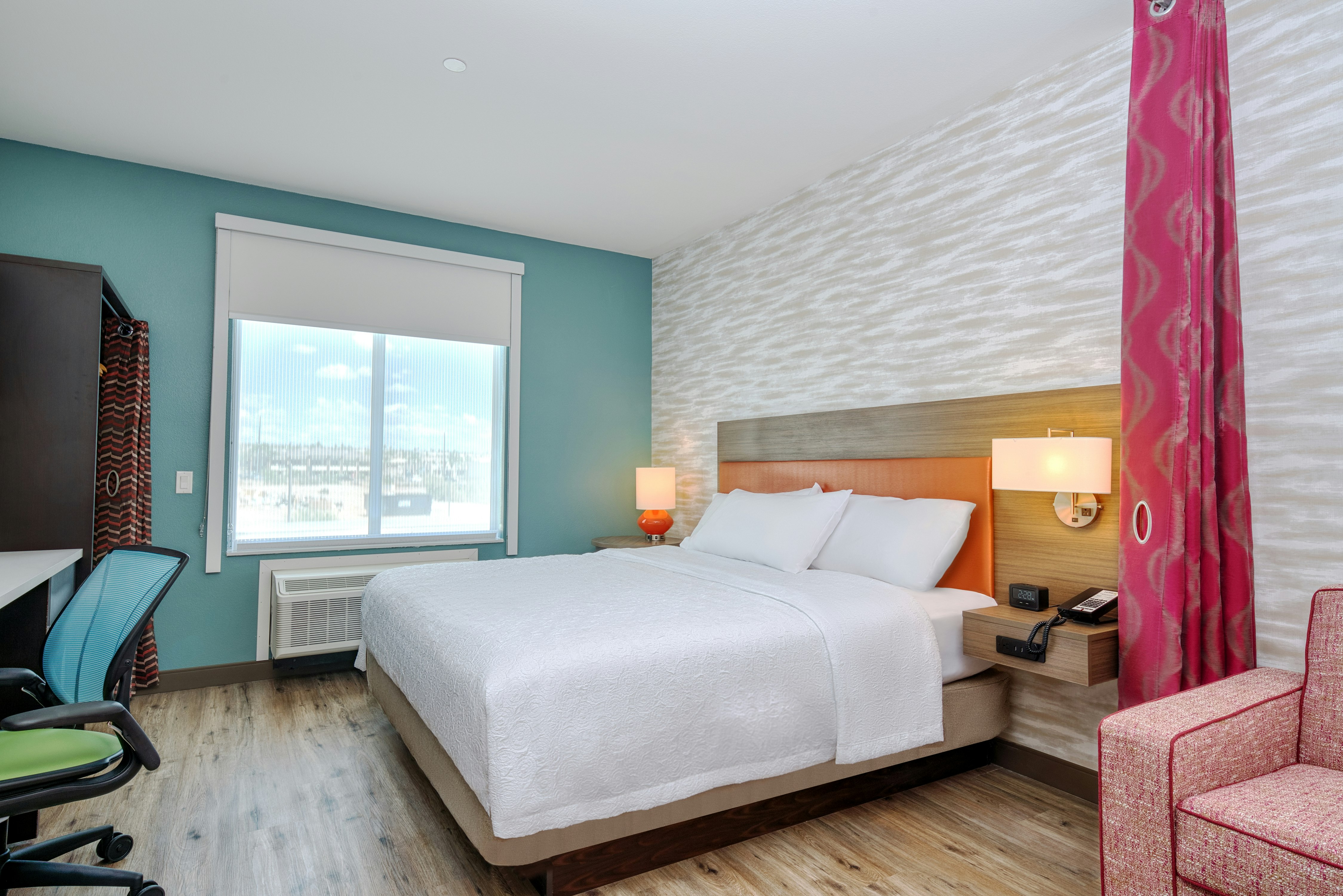 Studio, King Bed, Water View