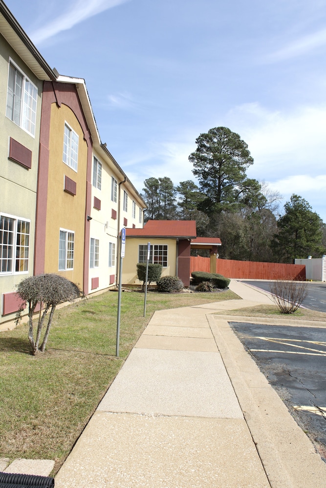 Hometown Inn Suites 48/51