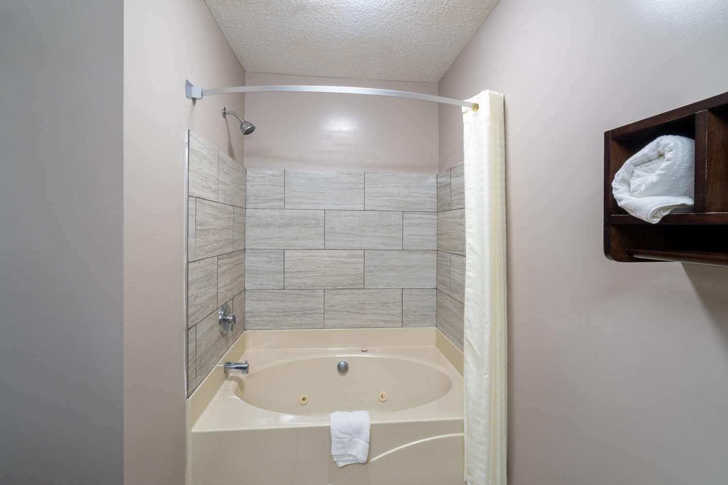 Super 8 by Wyndham Shepherdsville / Louisville South I65 30/32