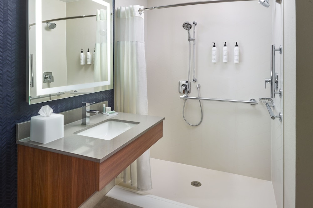 Fairfield Inn And Suites By Marriott Atlanta Mcdonough 38/41