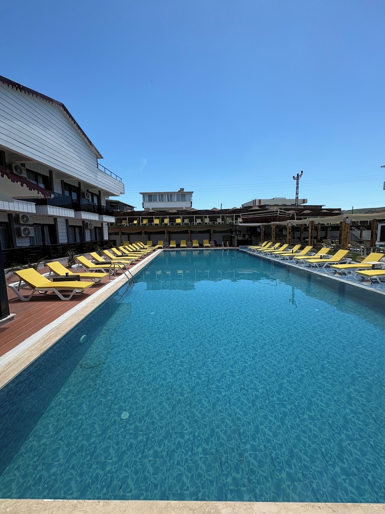 Atas Aqua Otel Avsa 42/51