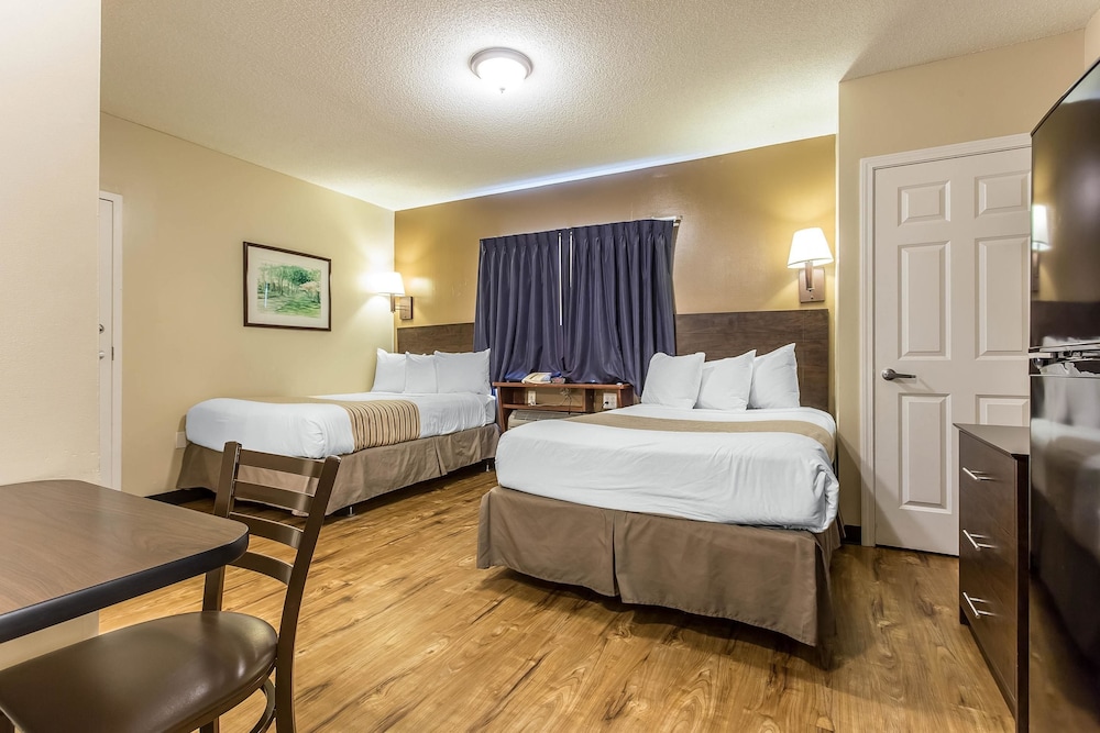 Suburban Studios near University of North Carolina-Charlotte 11/33