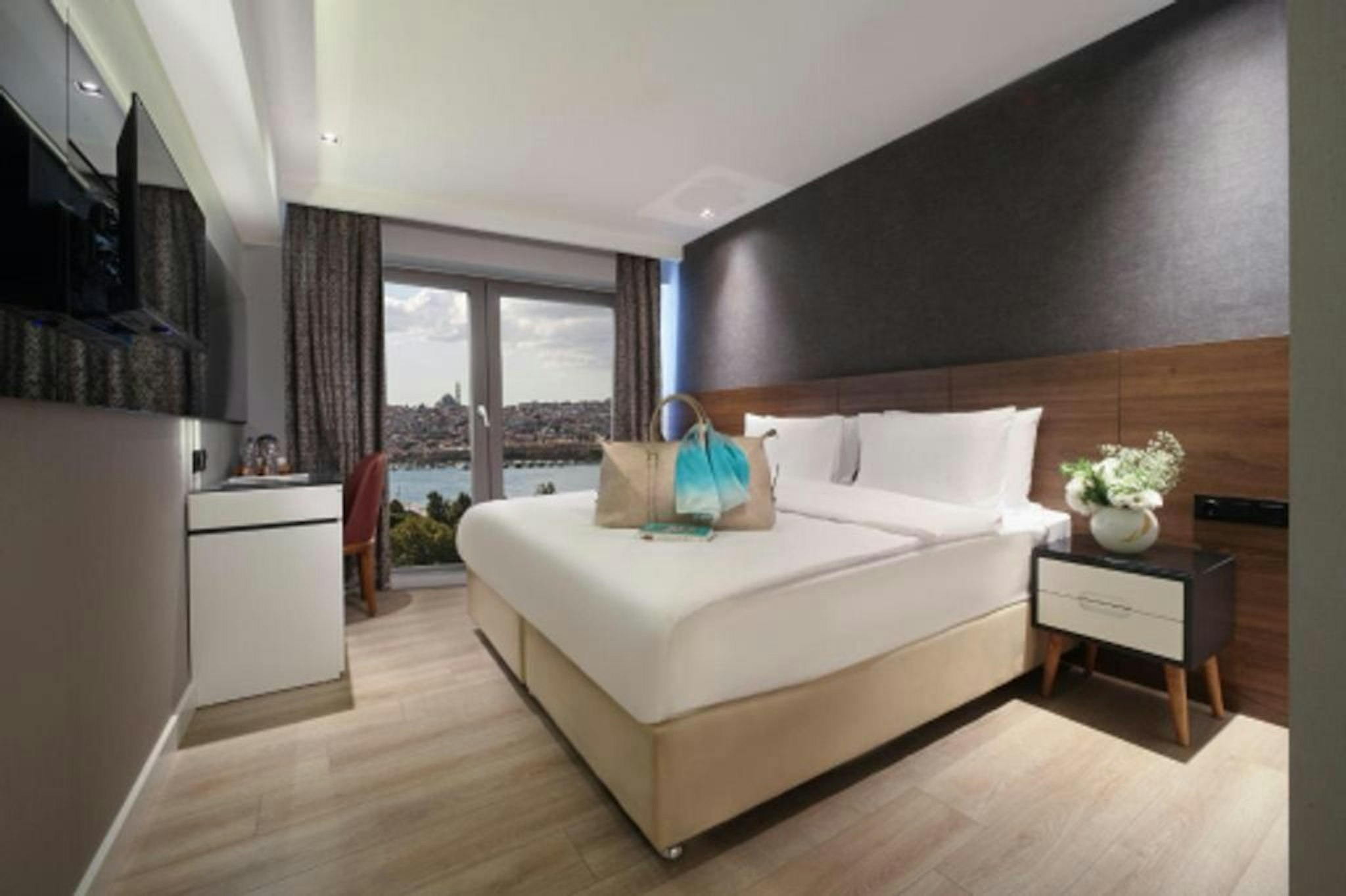 Dora Pera Hotel 12/63