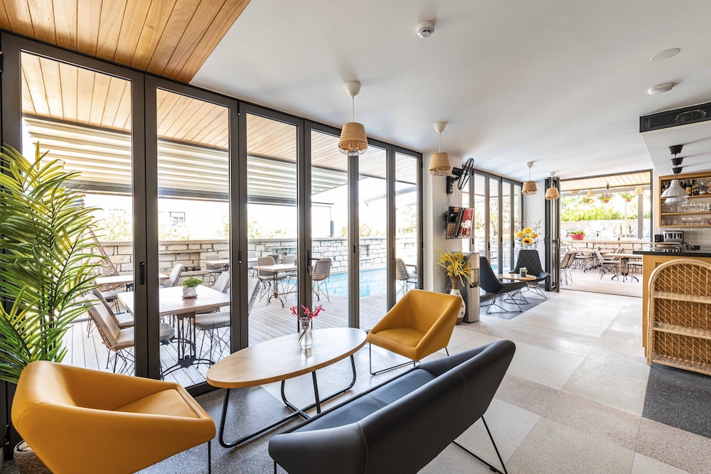 Yerli Otel Alacati 25/37