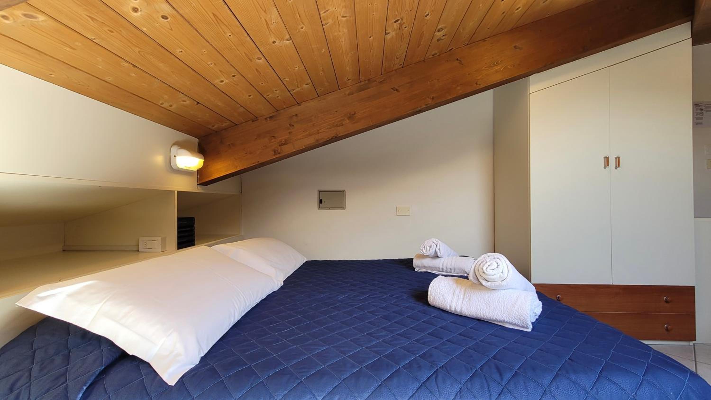 ECONOMY, DOUBLE BED