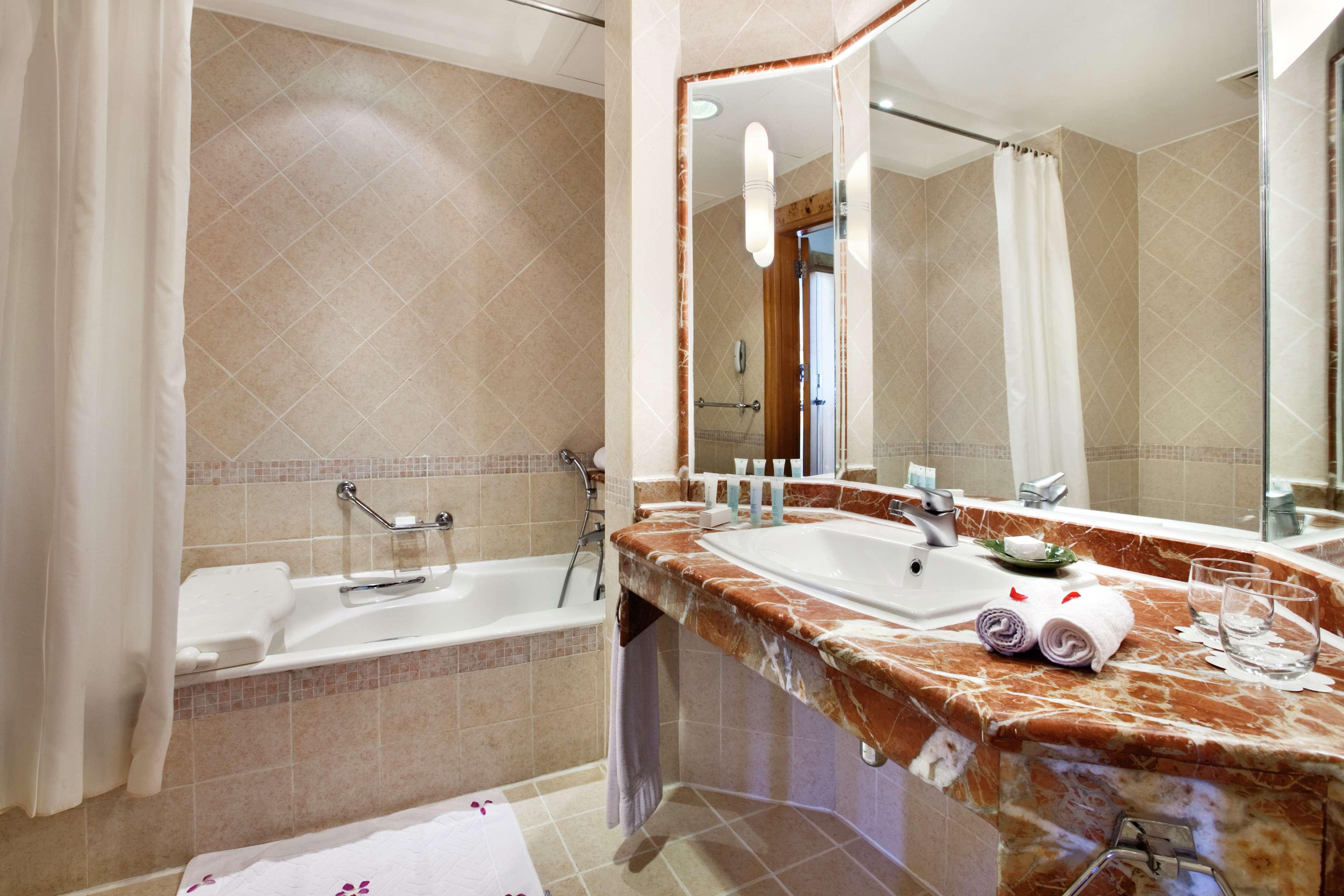 غرفة قياسية مفردة، Hilton Pyramids Golf Resort 2/3