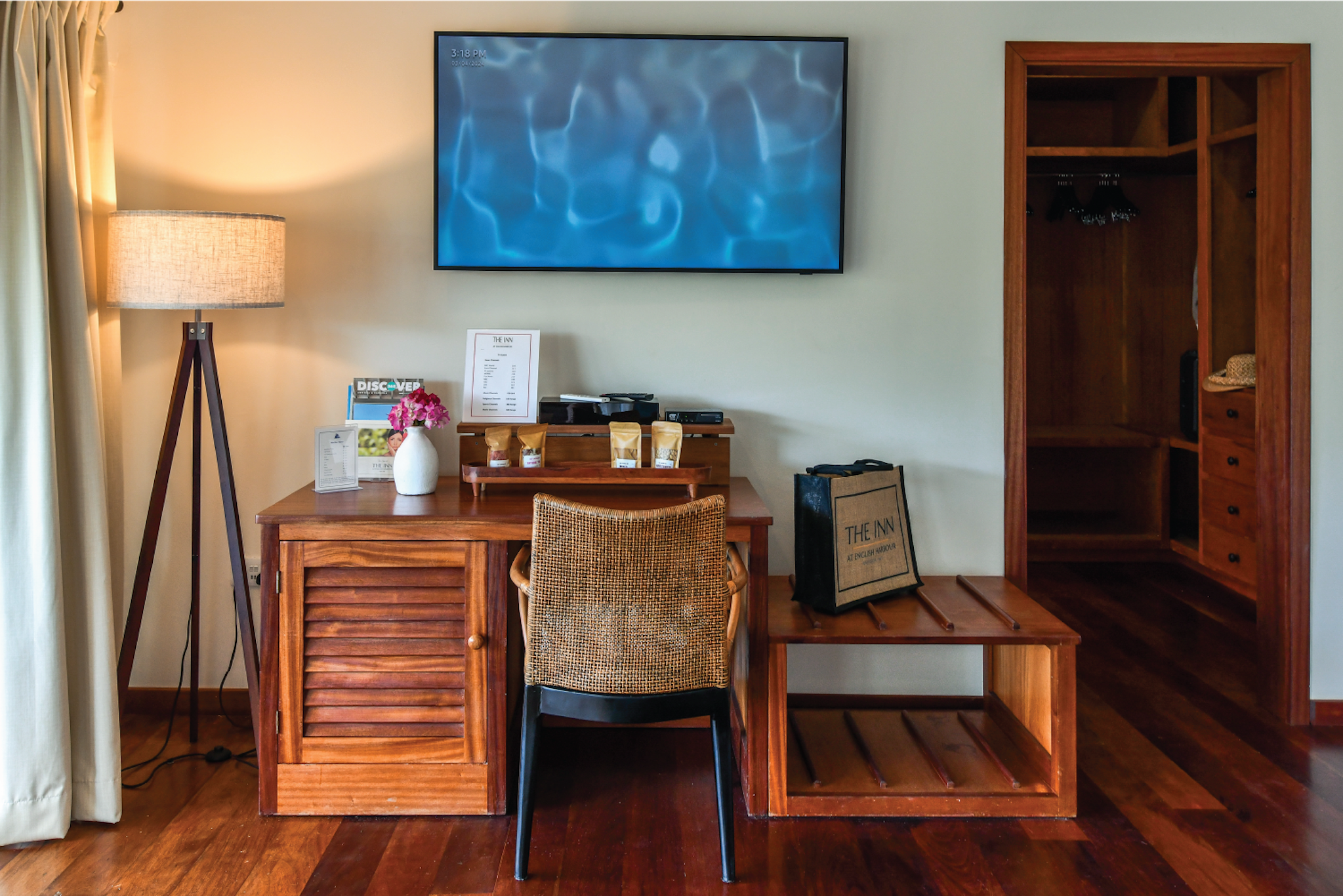 Pool, Suite, Hill Side