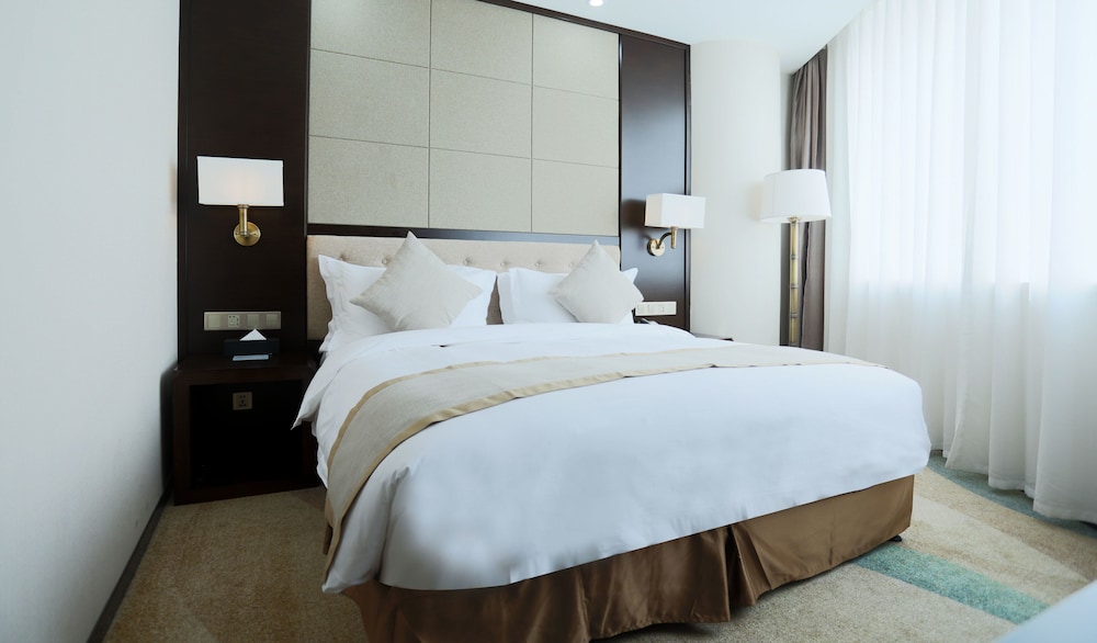Hundred Hotel 11/60