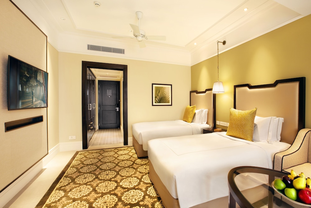 GRAND, LUXURY, KING BED