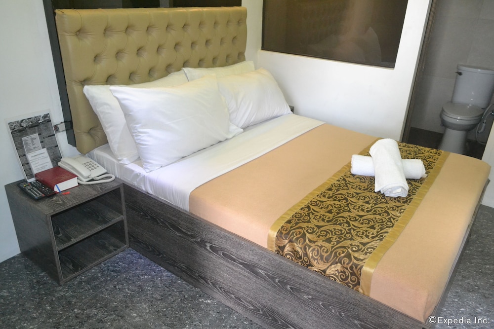 Zanrock Microhotel 8/62