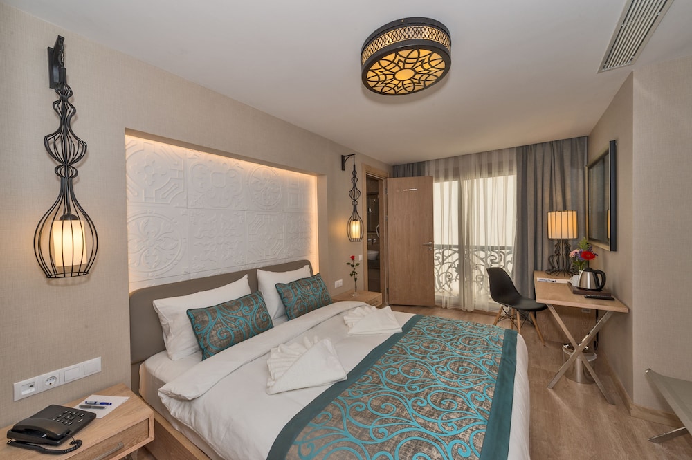 ROOM, SINGLE