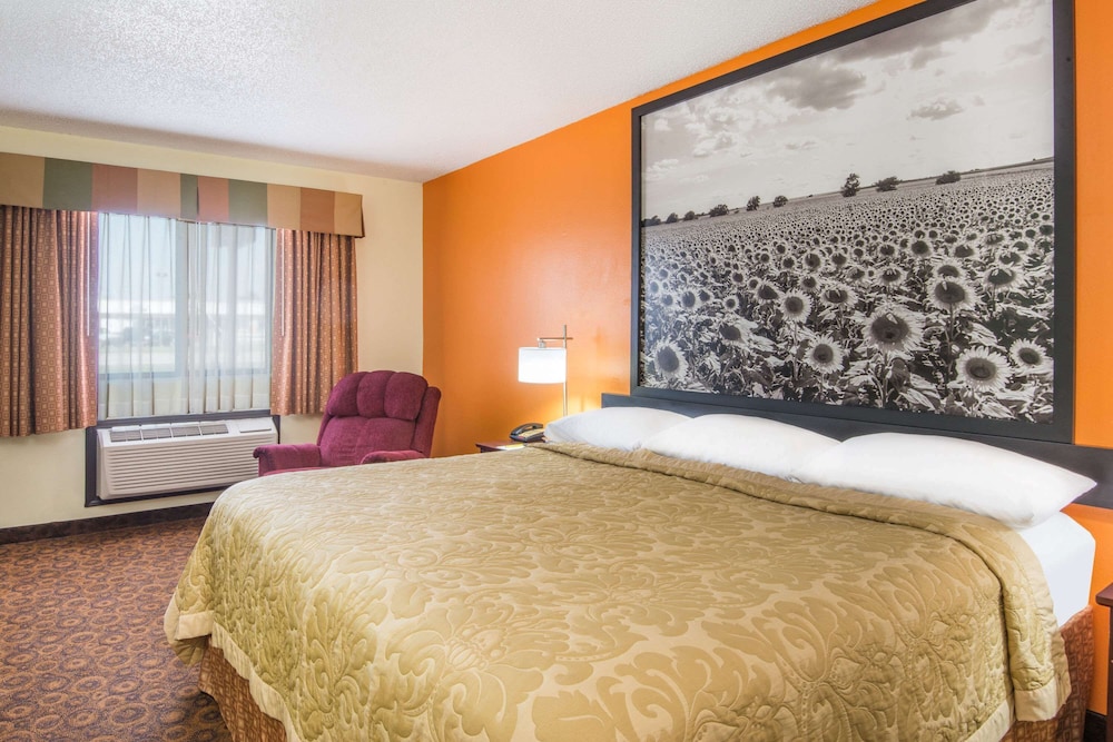 Super 8 By Wyndham Emporia 15/34