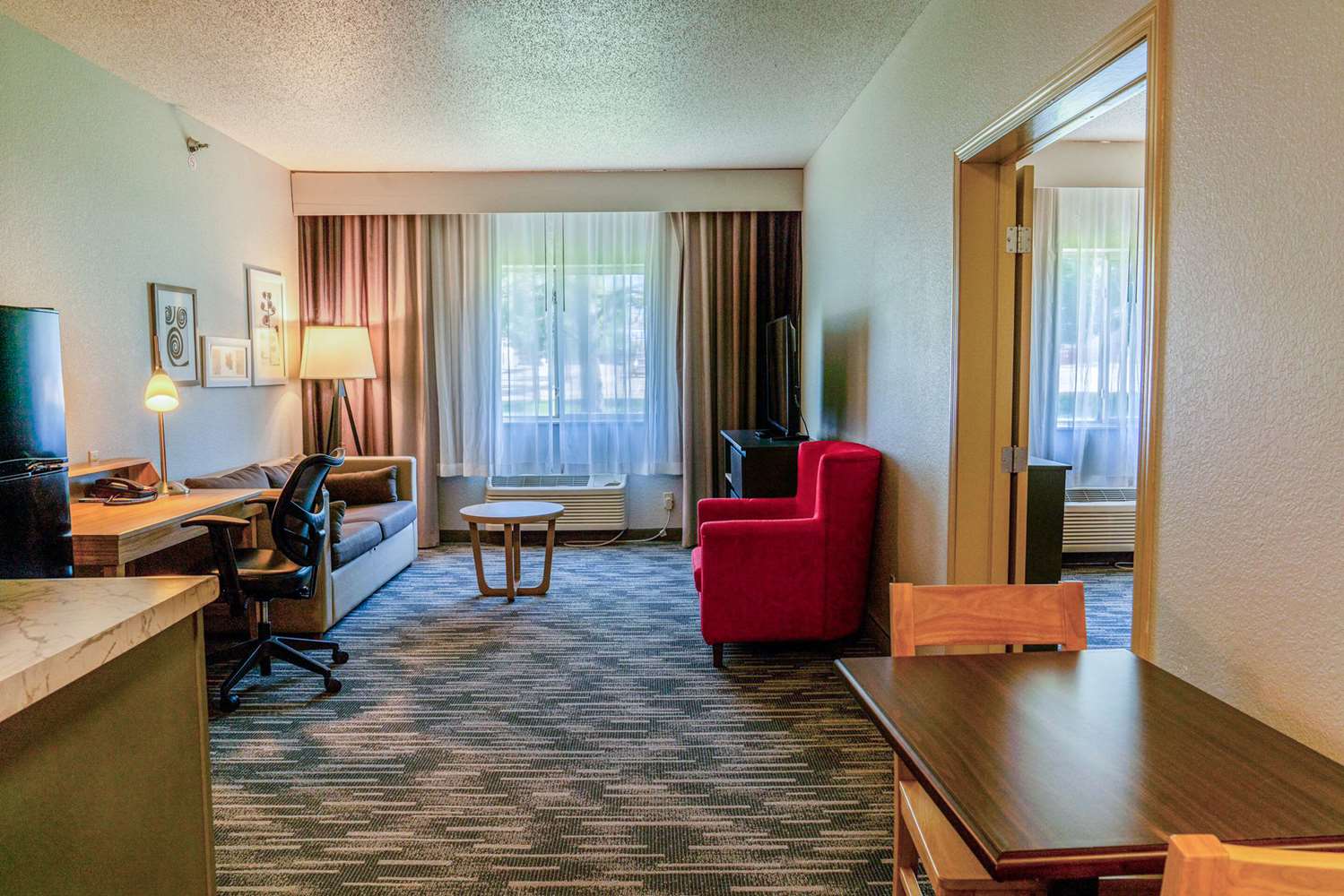 Country Inn & Suites by Radisson, Brookings, SD 22/39