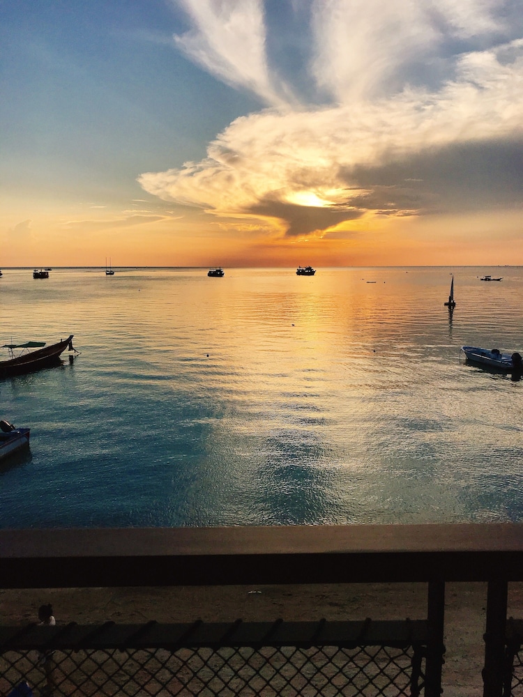 Blue Tao Beach Hotel photo2