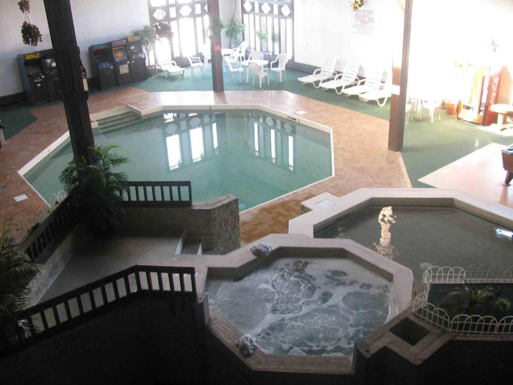 Moosejaw Inn 3/32