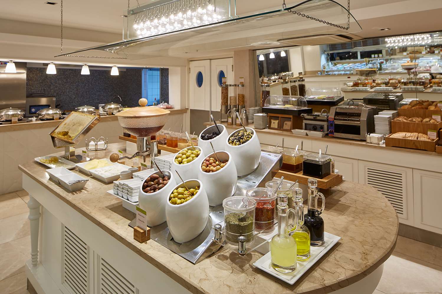 Doubletree By Hilton Hotel Izmir Alsancak 46/58