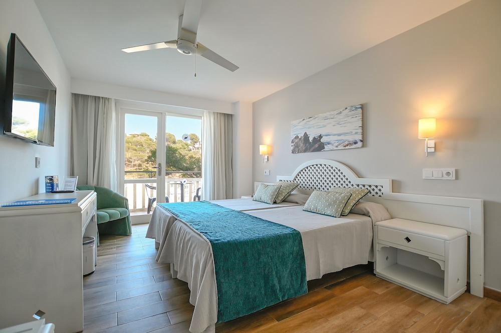 Pinos Playa Hotel 11/50