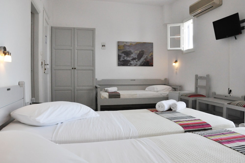 Akrotiri Hotel 12/68