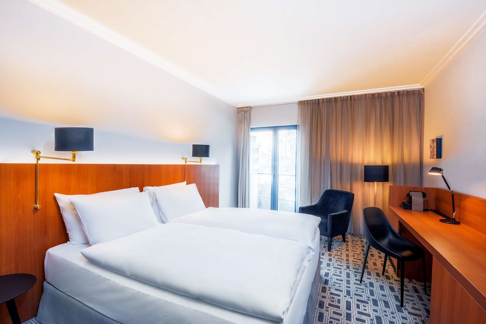 SUPERIOR, DOUBLE OR TWIN BED