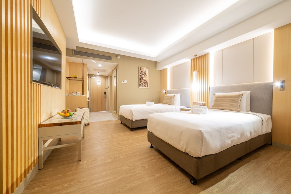 2 BEDROOMS, EXCLUSIVE, STUDIO, SUITE