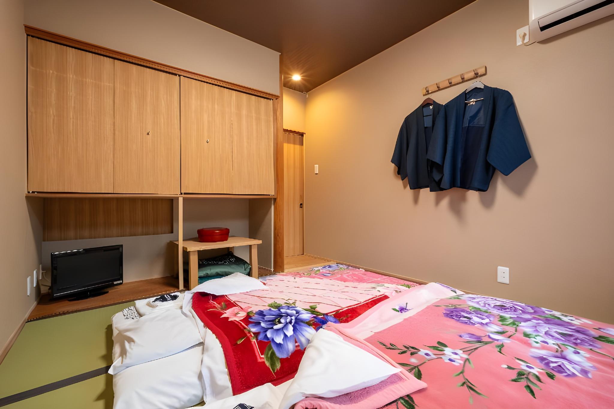 Japanese, Economy, Single, Futon Bed, Street Side View, Shared Bathroom