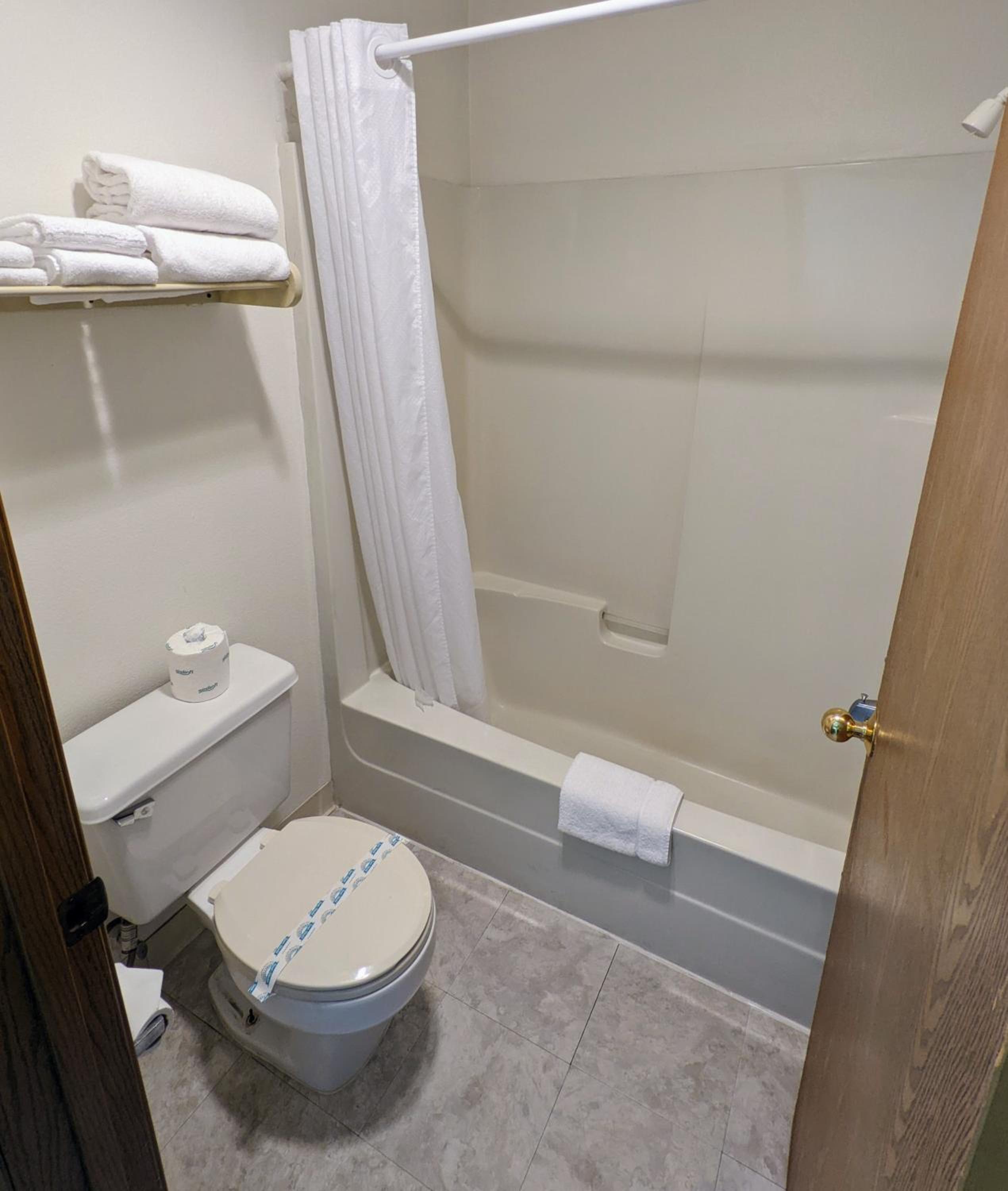 غرفة بسرير كوين، Fairground Inn Monroe WA 7/10