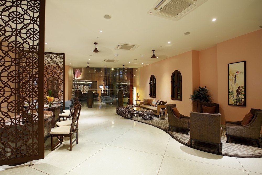 Centara Grand Beach Resort Phuket 68/85