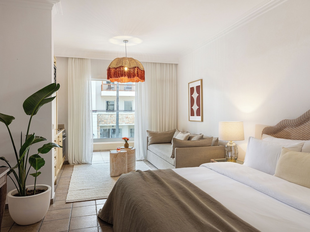 Studio, Villa, 1 Double and 1 Single Bed
