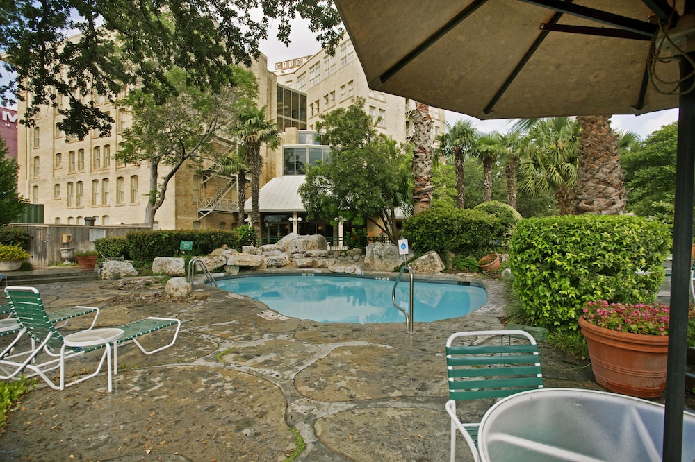 CROCKETT HOTEL 53/77