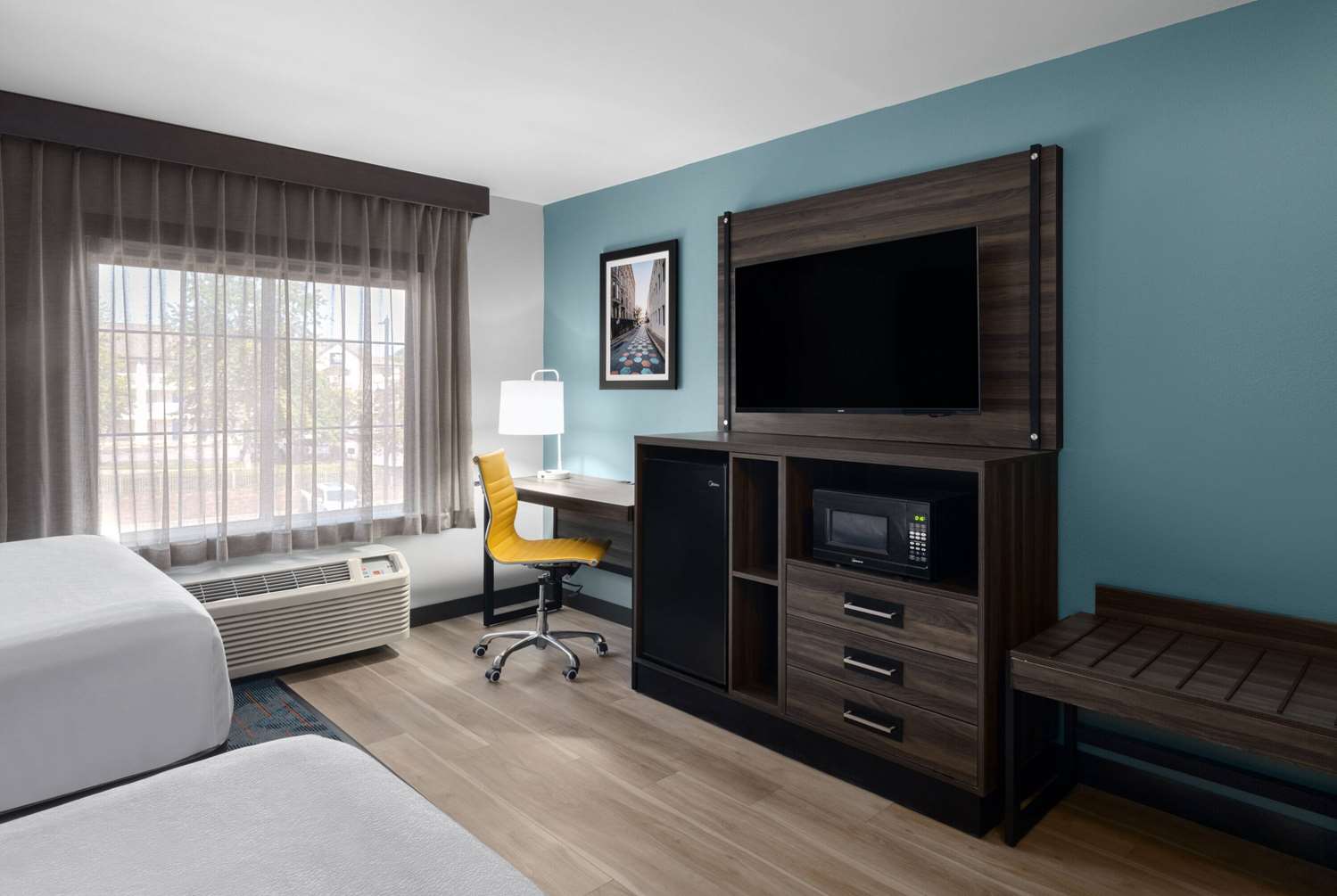 La Quinta Inn & Suites by Wyndham Greensboro NC 33/55