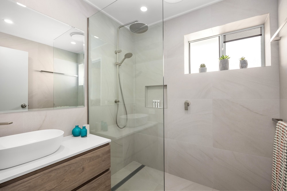 NOOSA OUTRIGGER BEACH RESORT 73/73