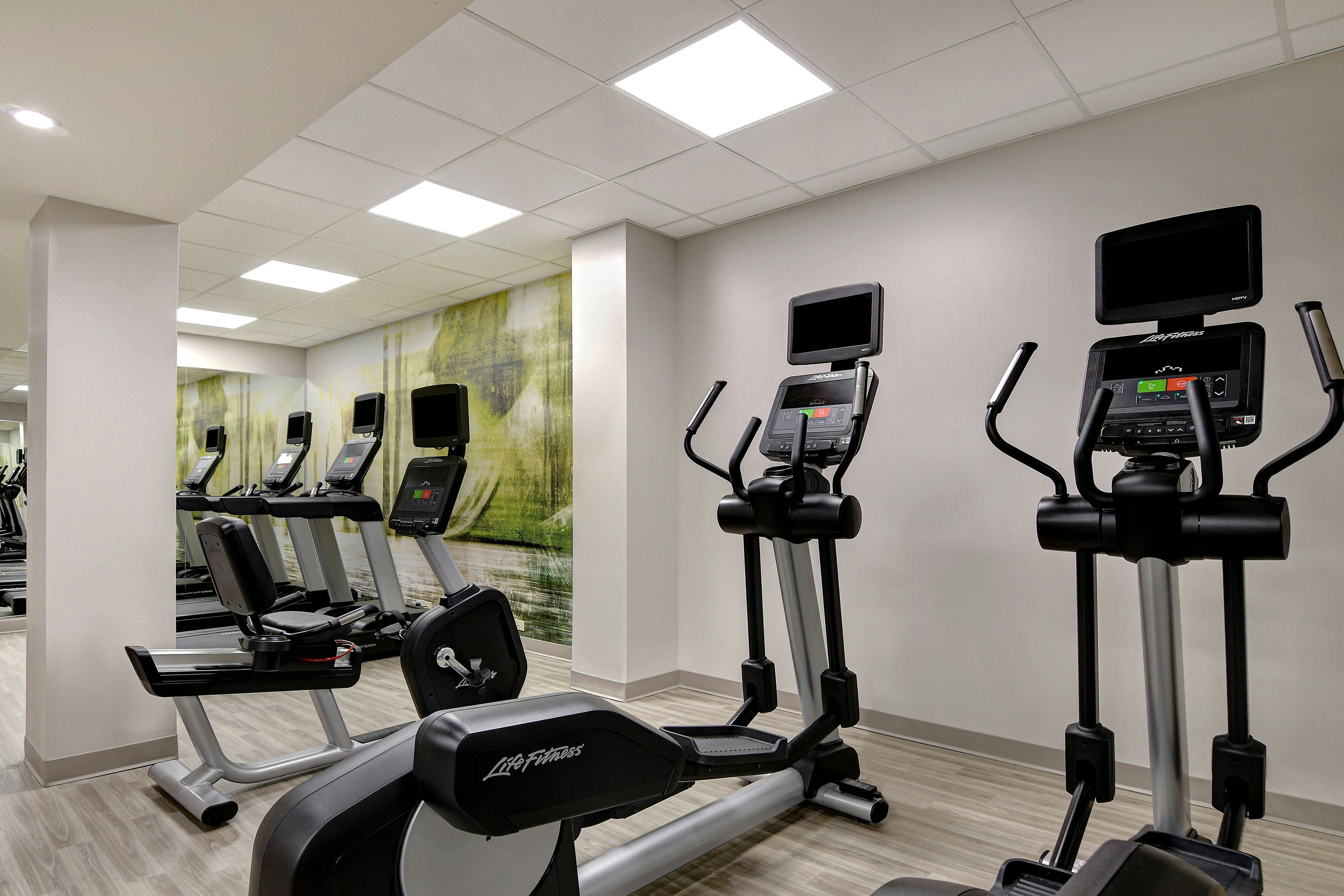 Courtyard by Marriott Cincinnati Downtown 9/25