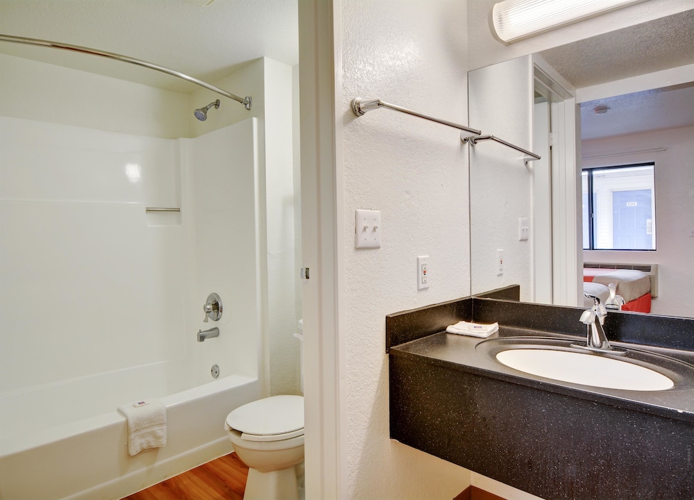 Motel6 Southington, CT - Hartford 29/43