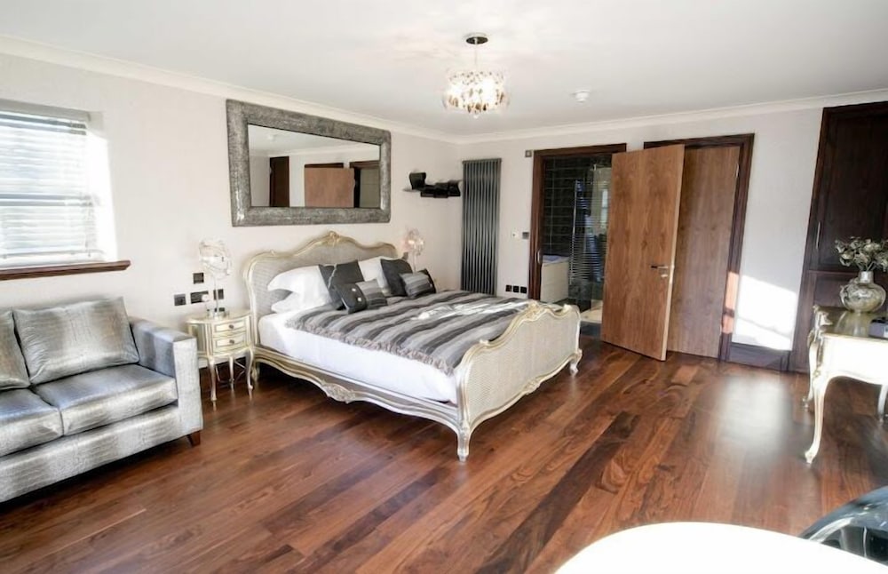 Windermere Suites 7/39