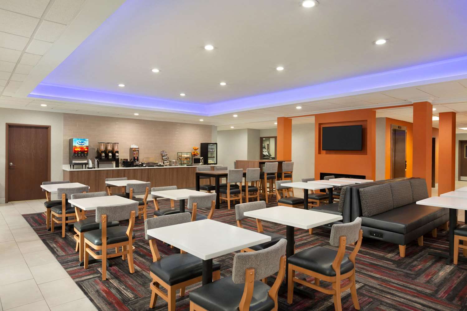 La Quinta Inn And Suites by Wyndham Lackawanna 27/39