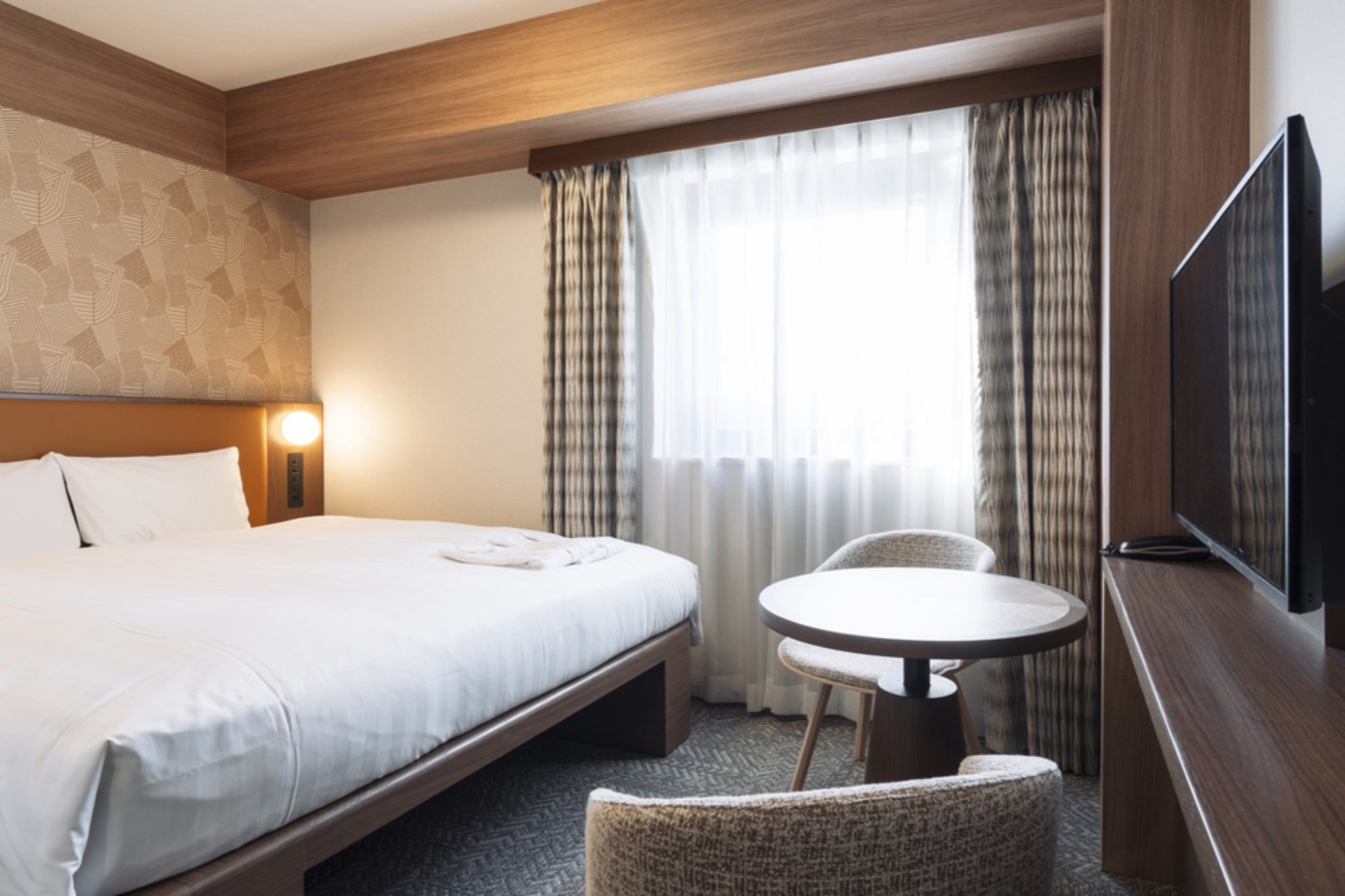 Moderate, Single, Double Bed