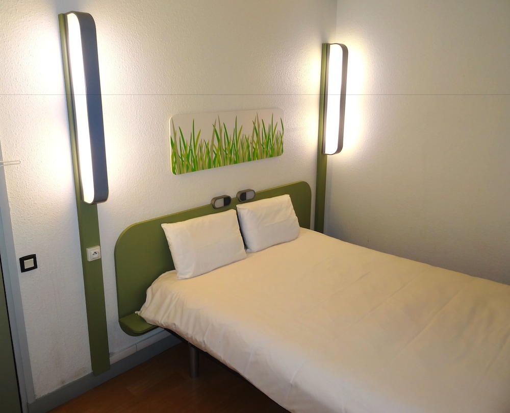 Ibis Budget Caen Gare 12/65