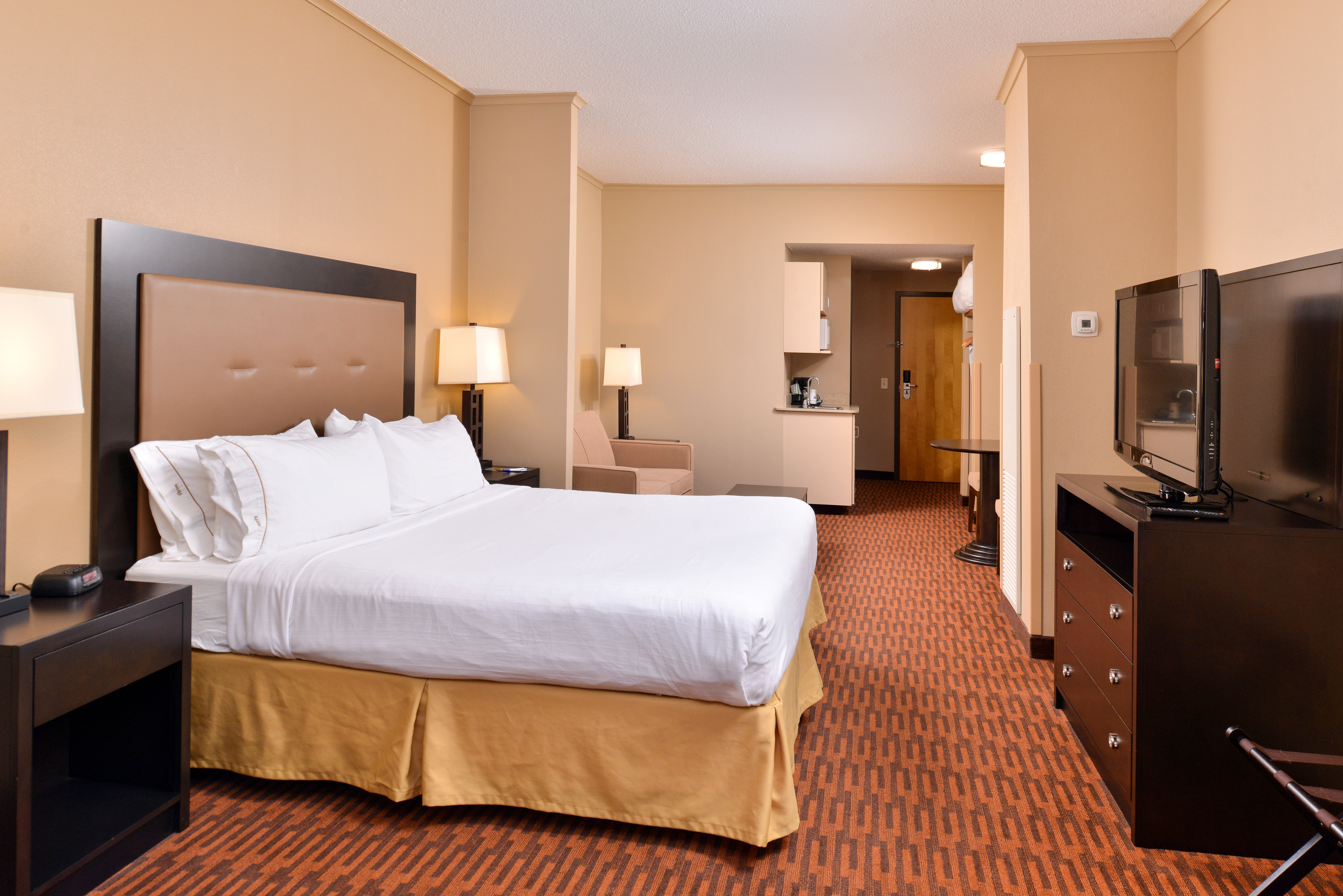 Suite, King Bed, Holiday Inn Express Breezewood 4/7