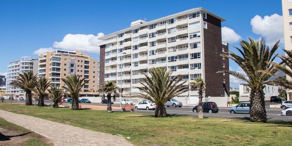 Mouille Point Village 44/50
