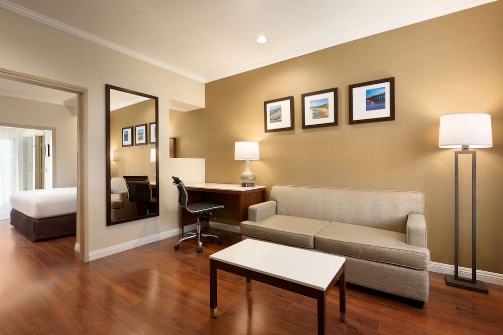 MainStay Suites Orange County John Wayne Airport 33/57