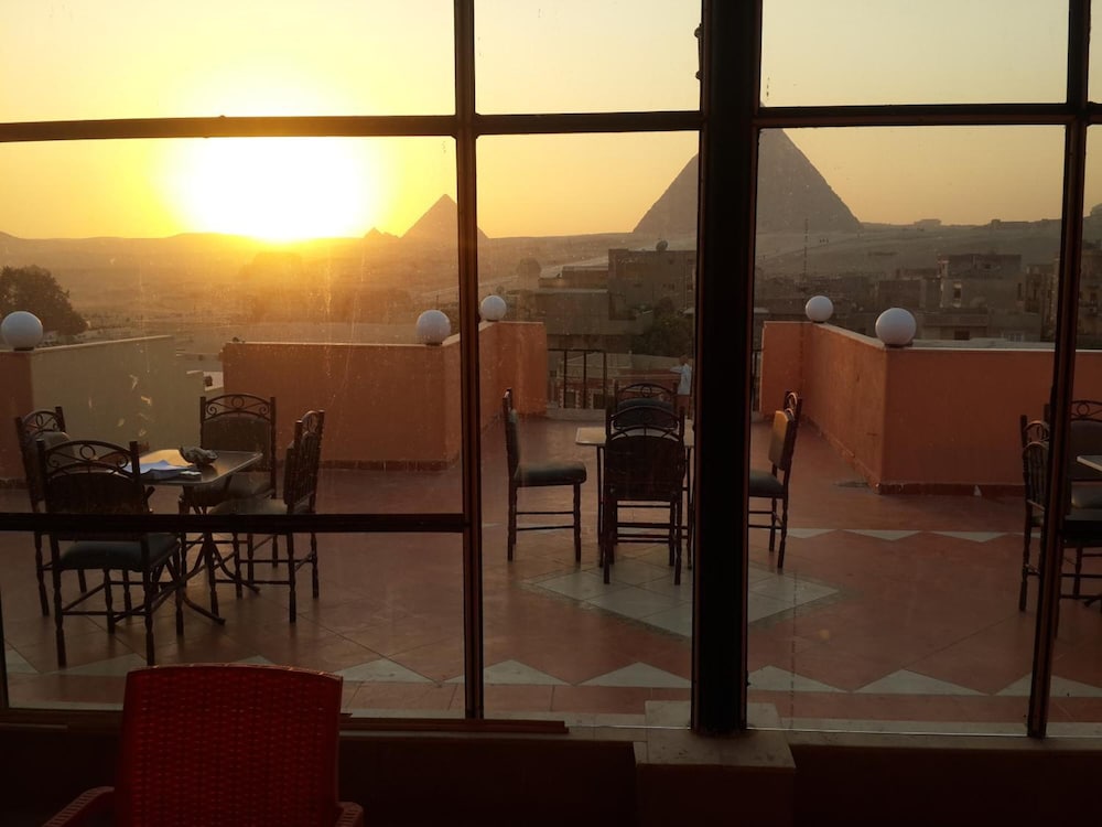 Pyramids Plateau Hotel 33/41