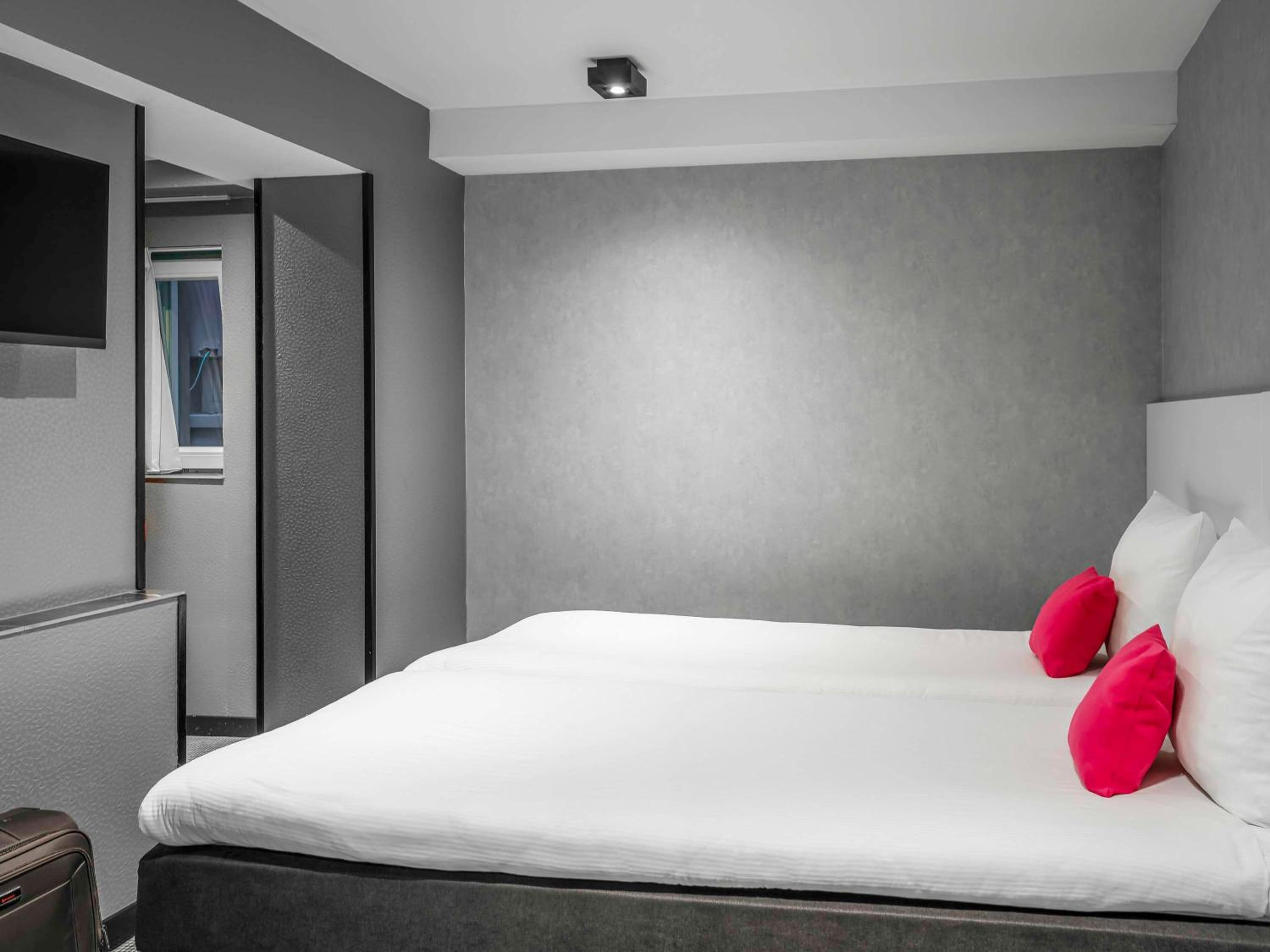 Semi Basement, Twin Beds