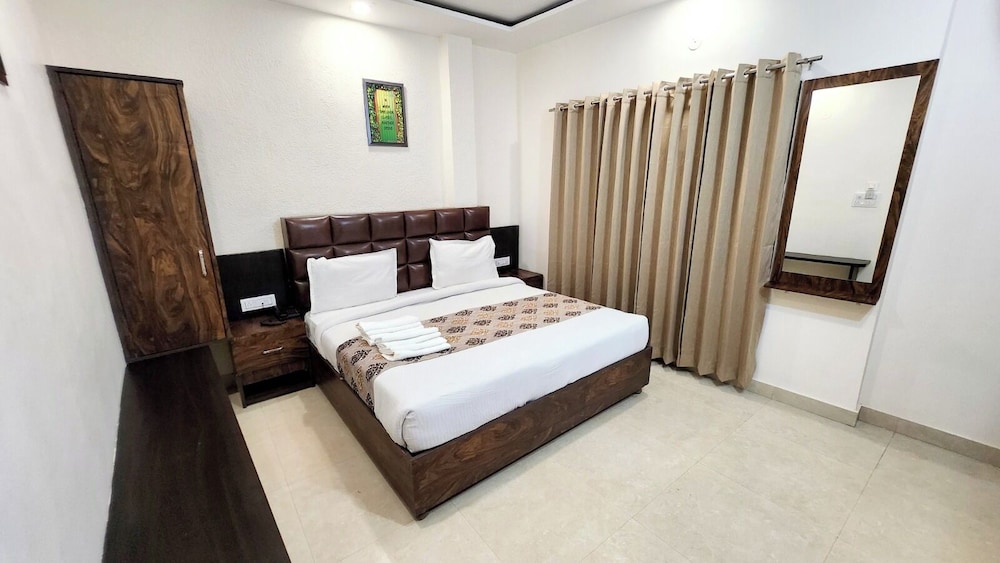 HOTEL KRISHNAS 34/59