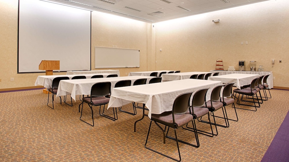 Country Inn & Suites By Radisson Fergus Falls Mn 30/41