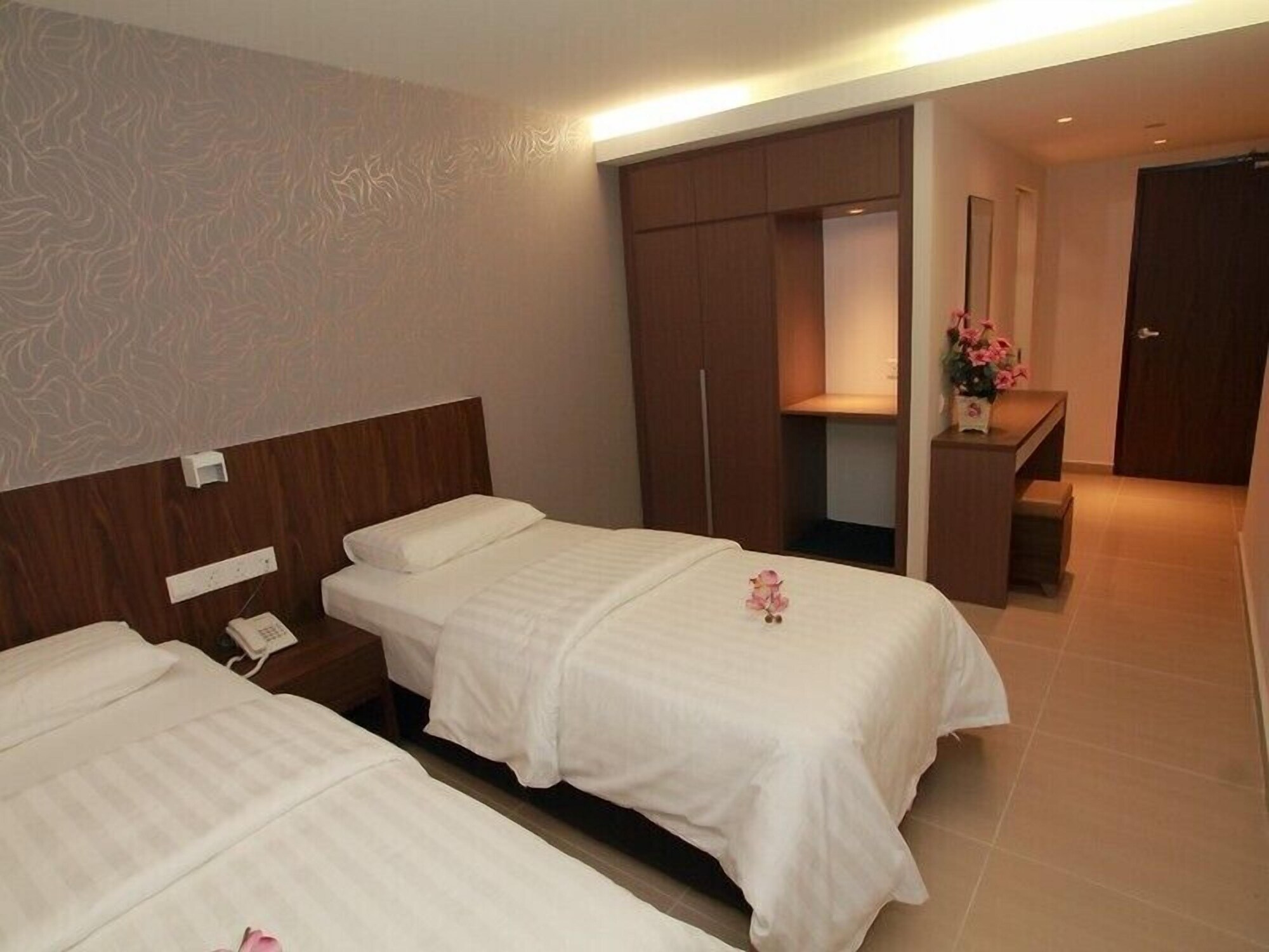 DELUXE, TWIN BEDS