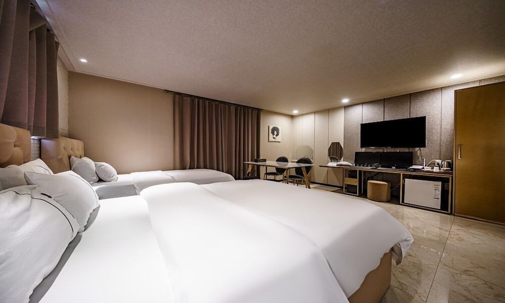 Urban Hotel Golf Shillim 4/68