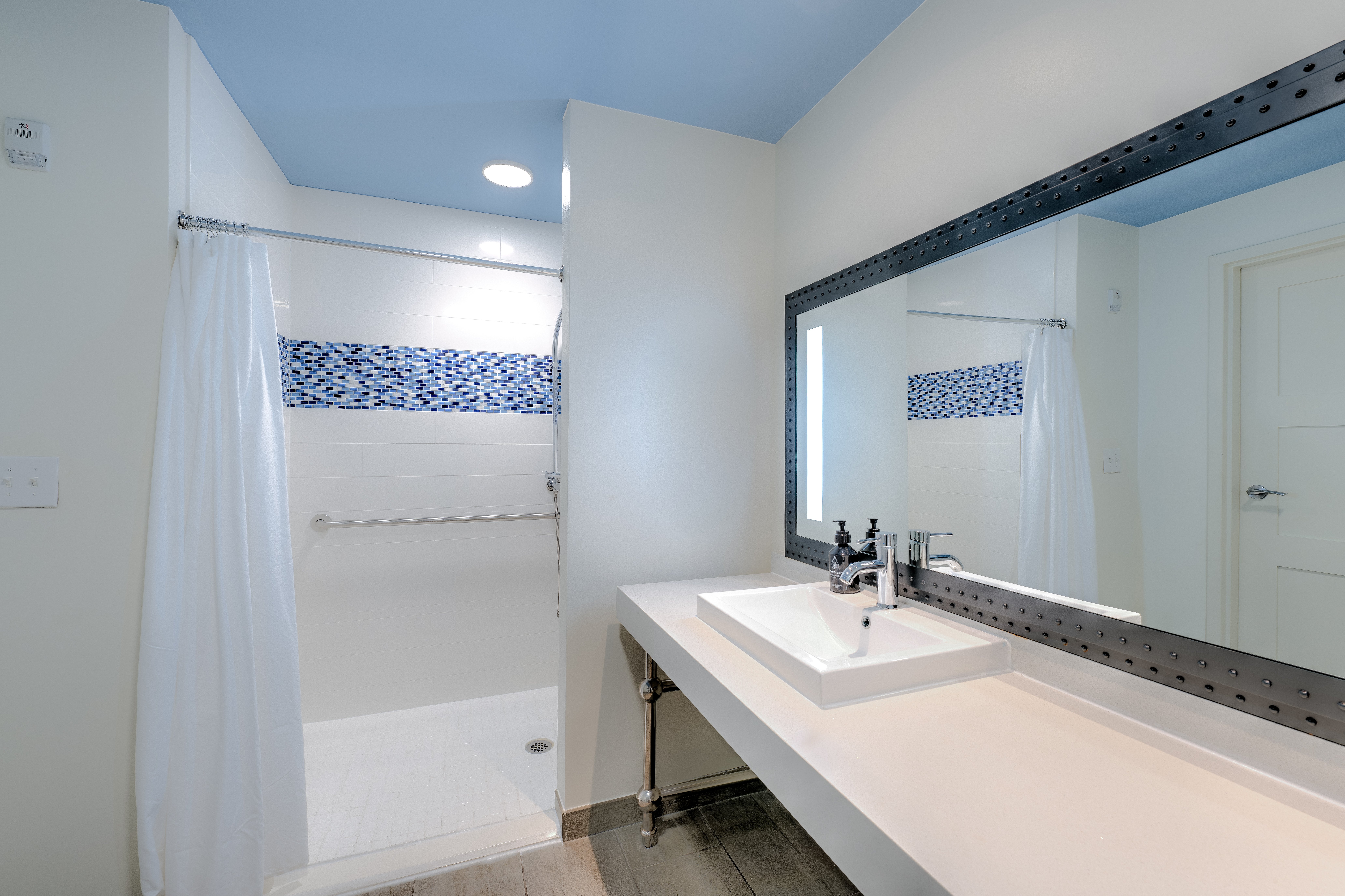 Hotel Indigo Orange Beach Gulf Shores 81/82