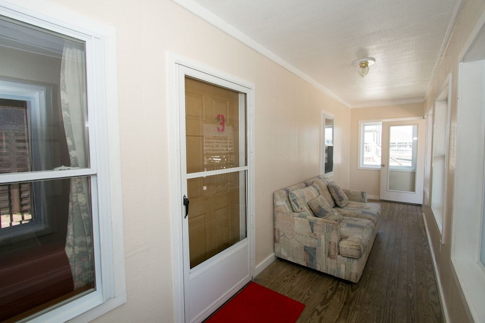 Outer Banks Motel 25/50