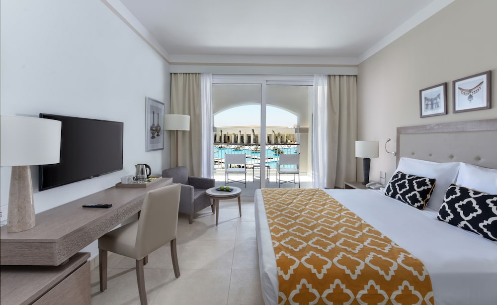 Swim Up, Deluxe, 1 Queen and 1 Single Bed